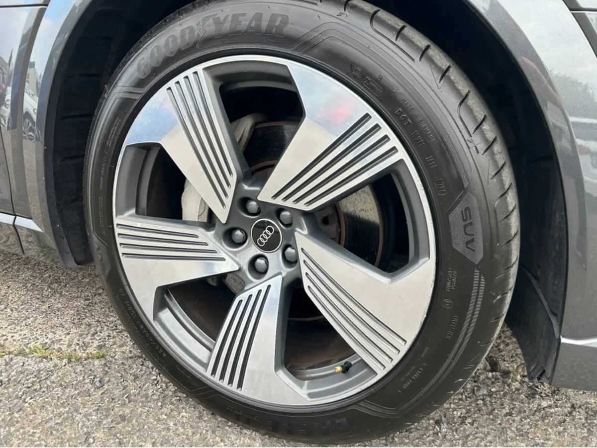 Audi e-tron 55 LONG RANGE S-LINE QUATTRO 408BHP 5D - Image 4