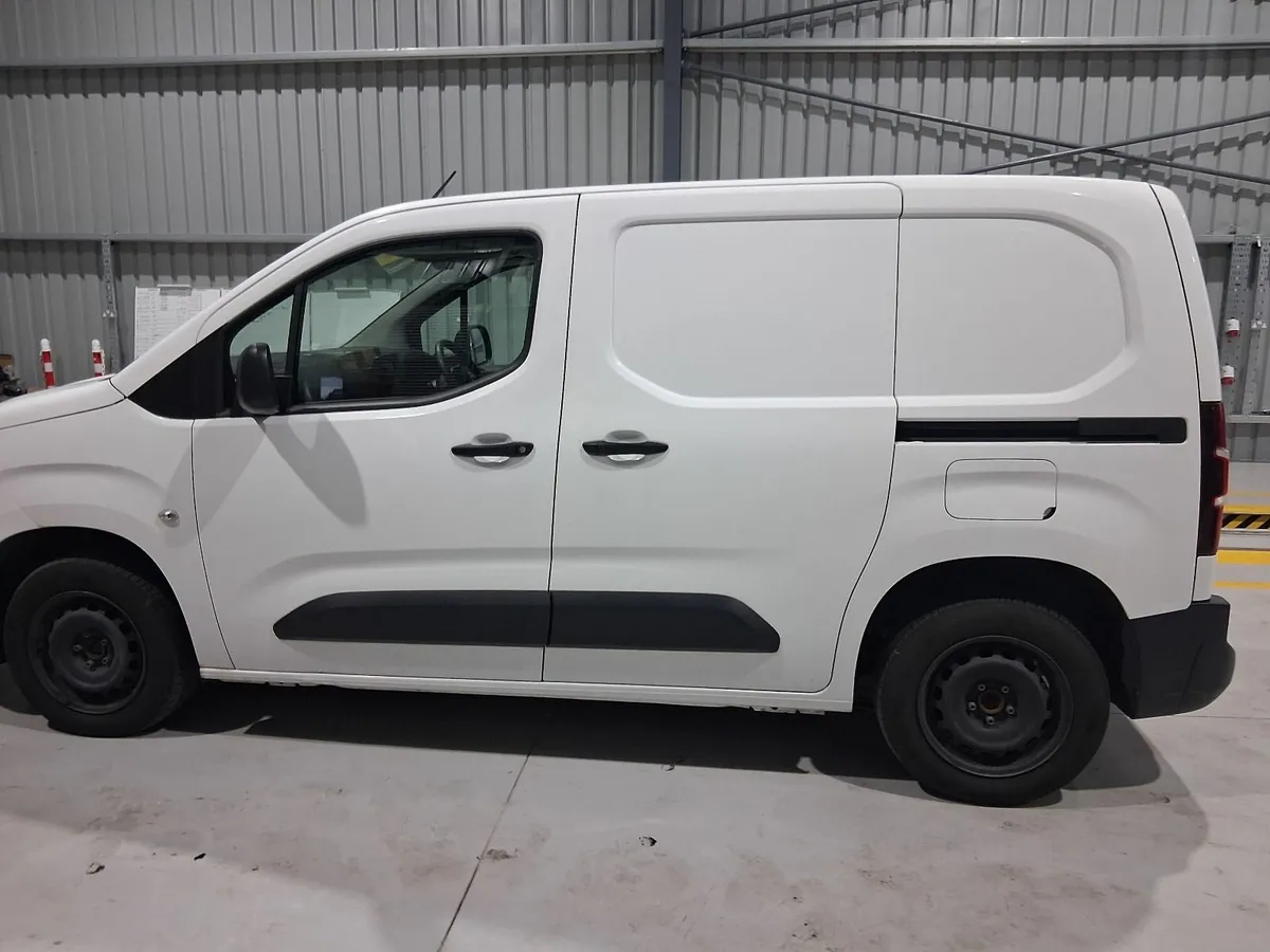 Citroen Berlingo 2021 - Image 2