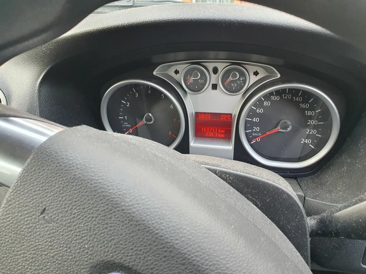 Ford Focus 2009 - Image 2