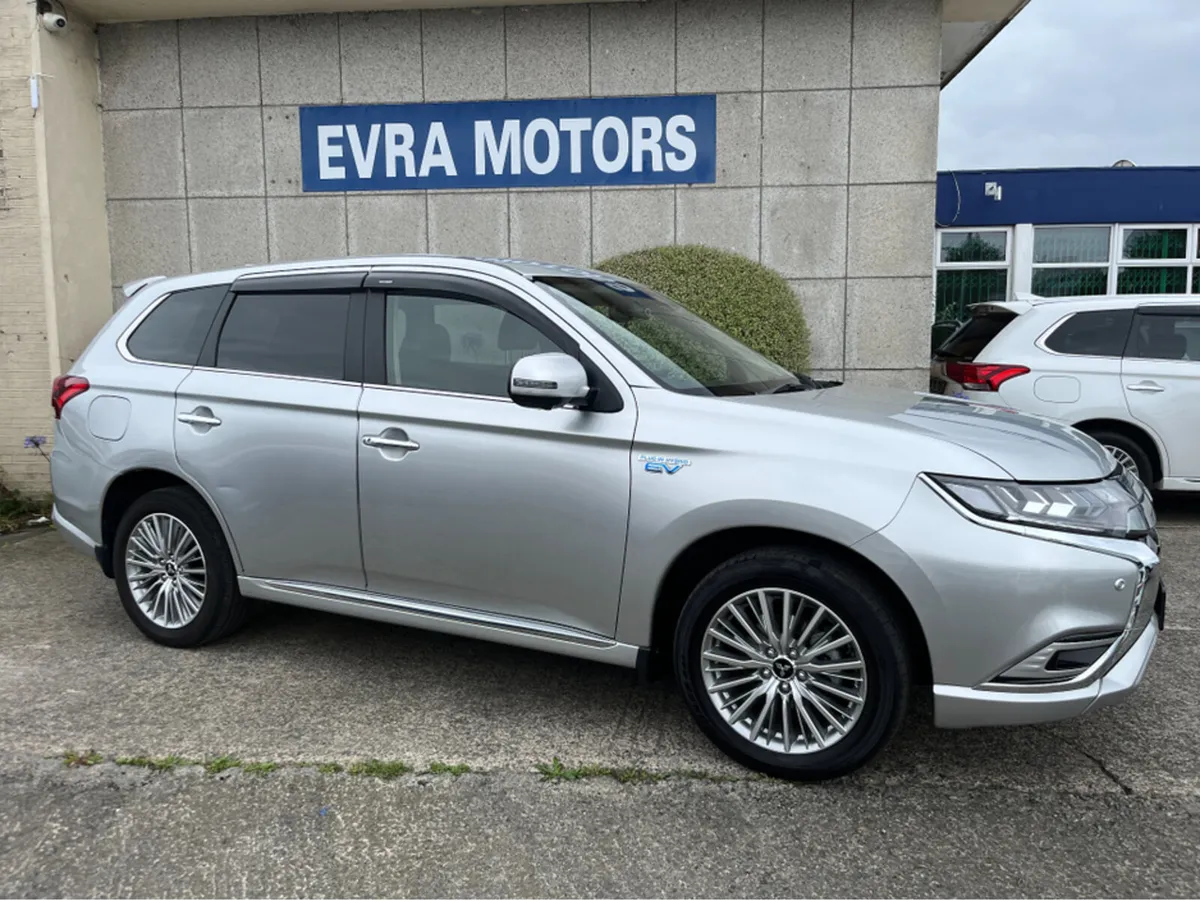 Mitsubishi Outlander G AUTOMATIC PETROL PLUG IN HY - Image 2