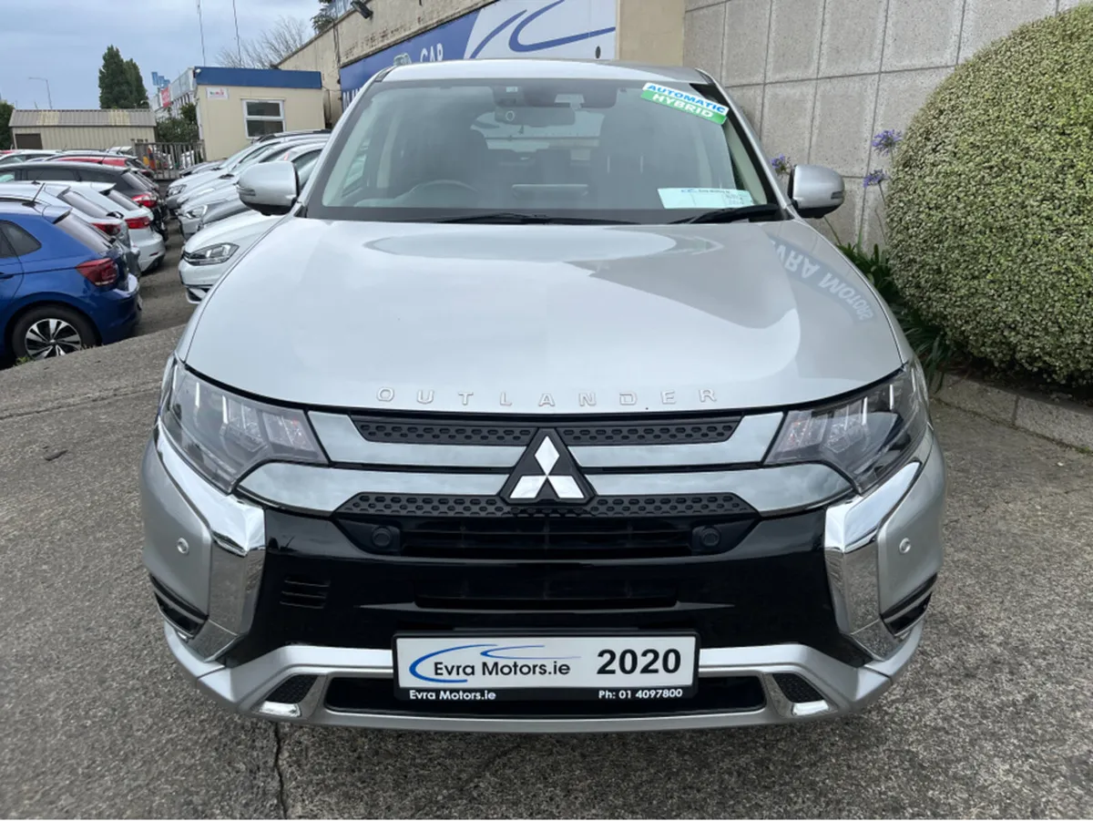 Mitsubishi Outlander G AUTOMATIC PETROL PLUG IN HY - Image 3