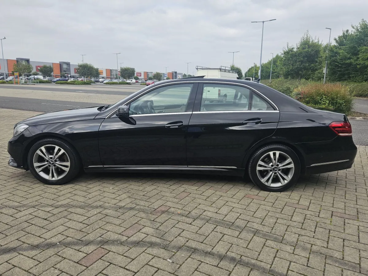 Mercedes-Benz E-Class E200AVANTGARDE AUTO 4DR SALO - Image 4