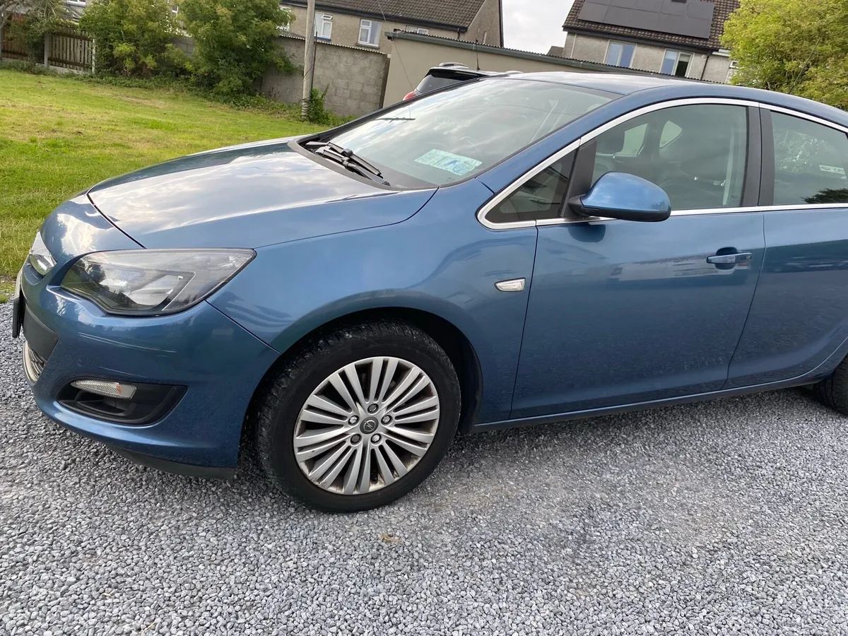 Opel Astra  Excite 1.6 CDTI ECO - Image 1