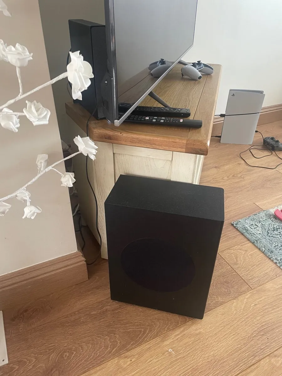 TV unit and nest of tables - Image 1