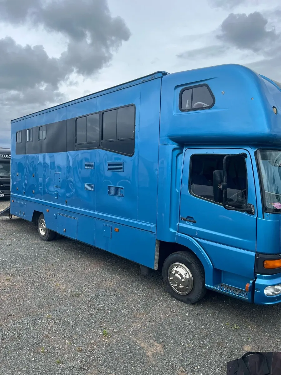 Horse lorry - Image 1