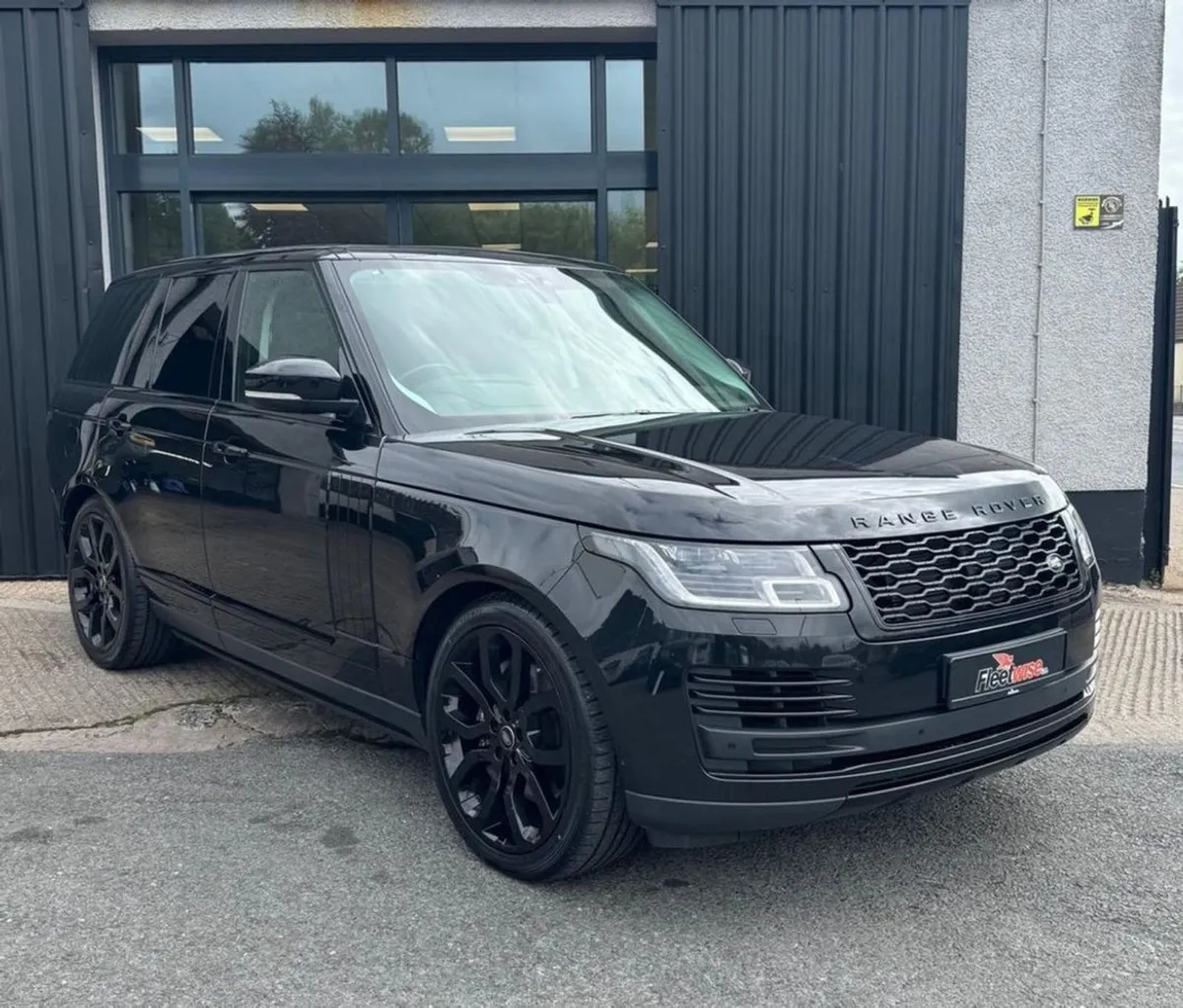 Land Rover Range Rover 4.4 SD V8 Vogue SE SUV 5dr - Image 1