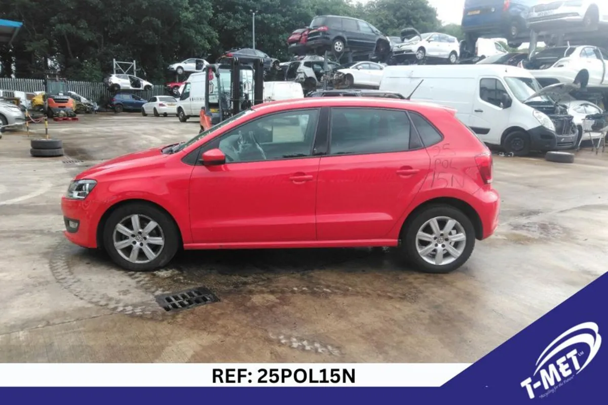 2013 VOLKSWAGEN POLO BREAKING FOR PARTS - Image 1