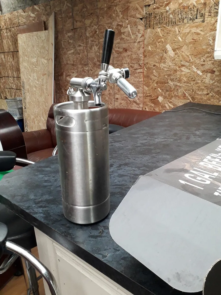 stainless steel growler ,2 ltr carbonator, beer - Image 1