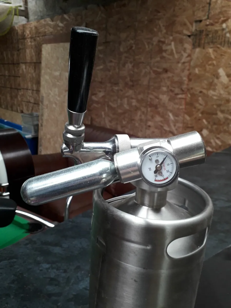 stainless steel growler ,2 ltr carbonator, beer - Image 3