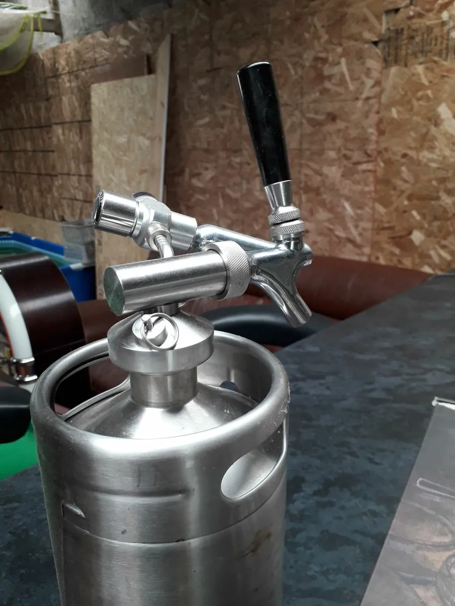 stainless steel growler ,2 ltr carbonator, beer - Image 4