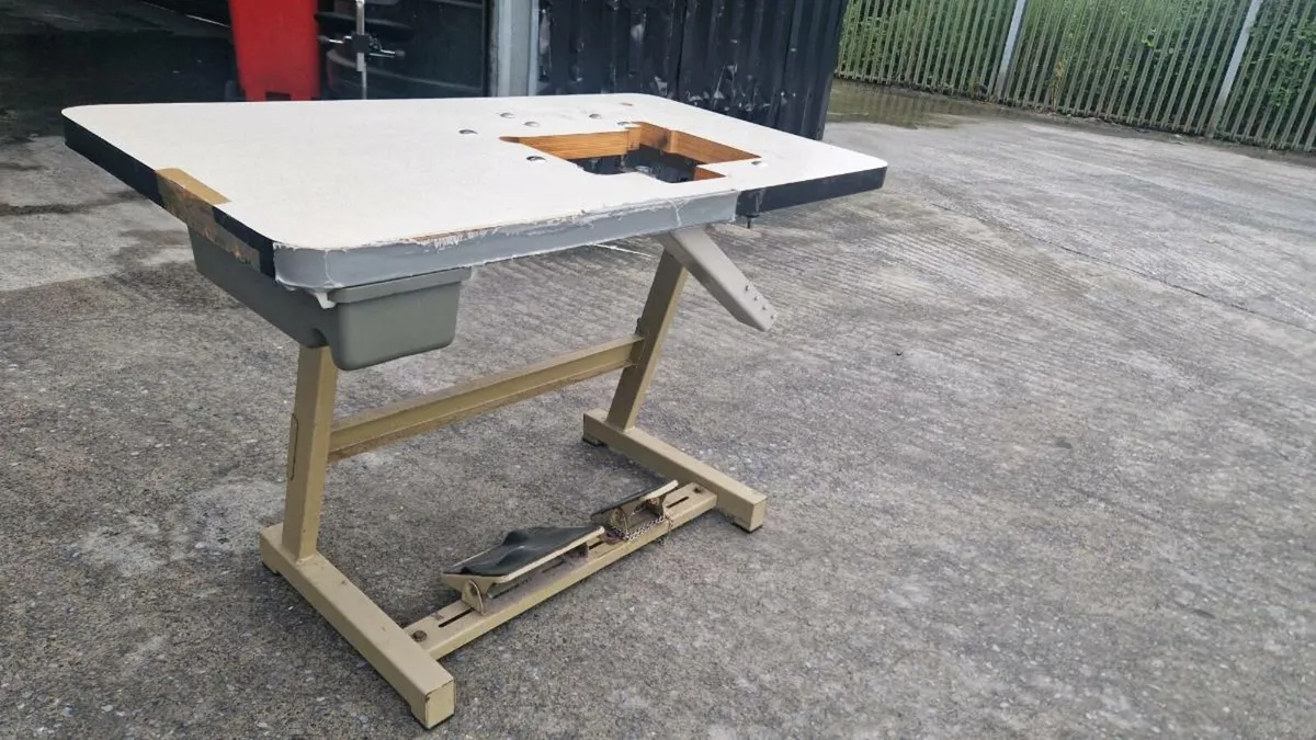 Sewing machine table - Image 1
