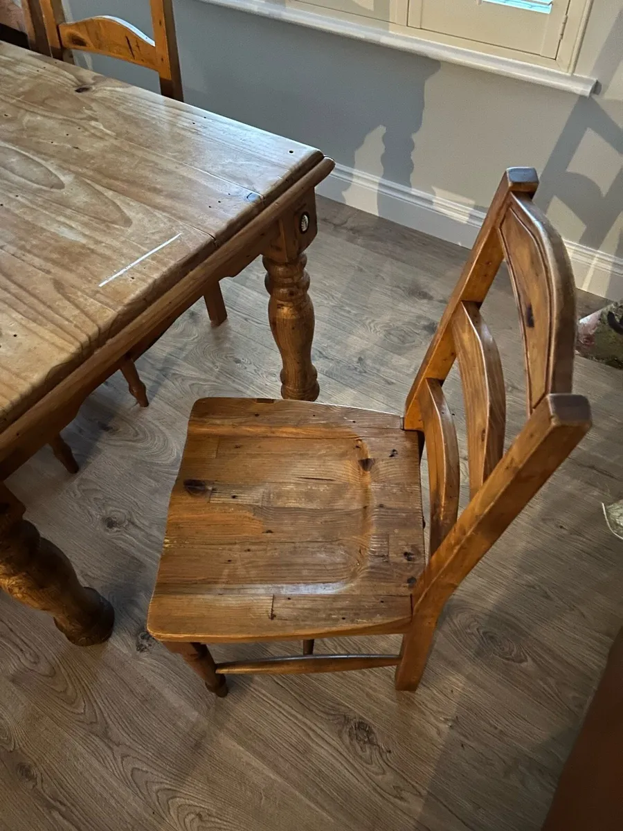 Kitchen table and chairs - Image 2