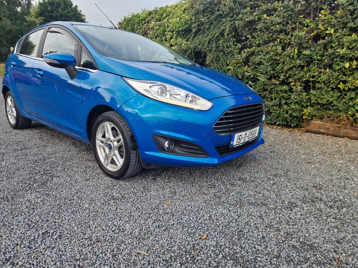 Ford Fiesta TITANIUM 2015 - Image 2