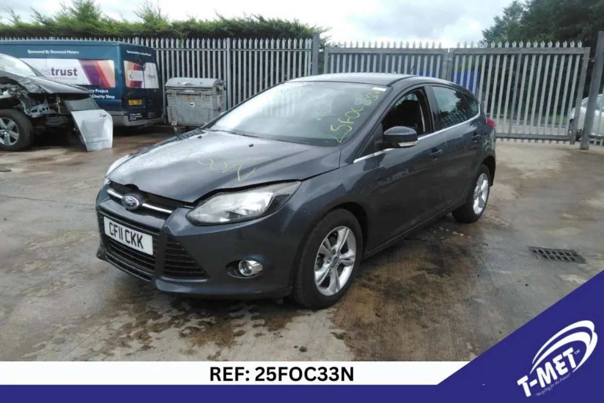 2011 FORD FOCUS BREAKING FOR PARTS - Image 1