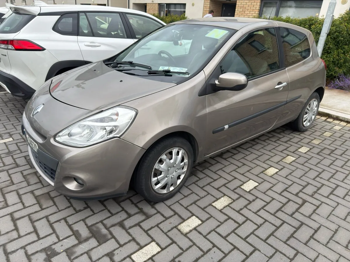 Renault Clio 2010 - Image 1
