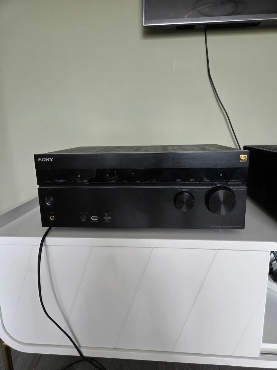 Hi-Fi - Image 2