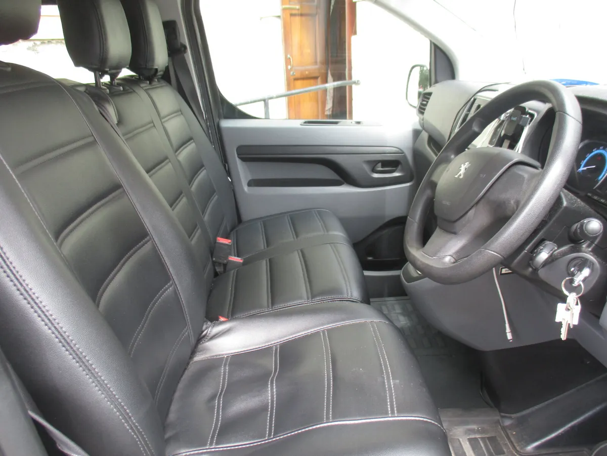 2022 PEUGEOT EXPERT EV 50KW 9 SEATER - Image 3