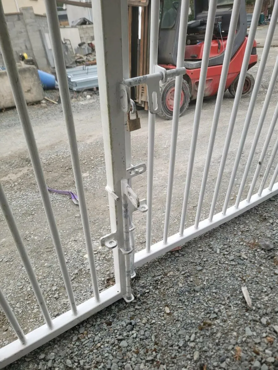 Building - Image 4