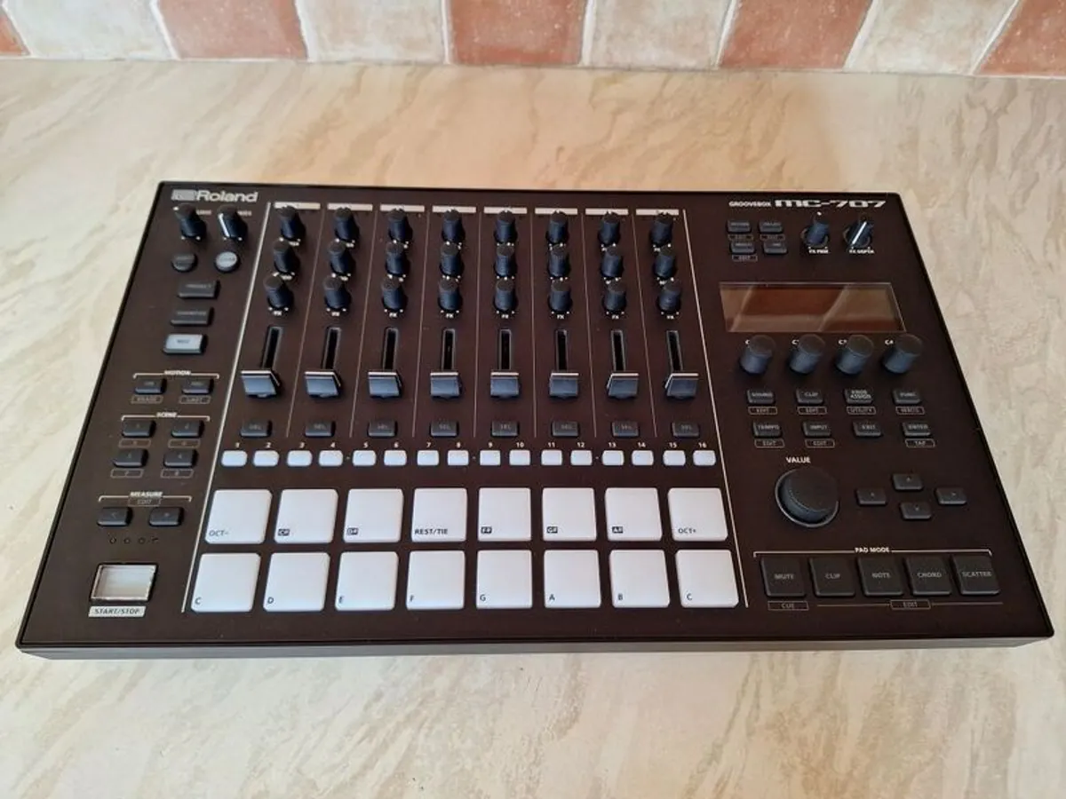 Roland mc707 - Image 2