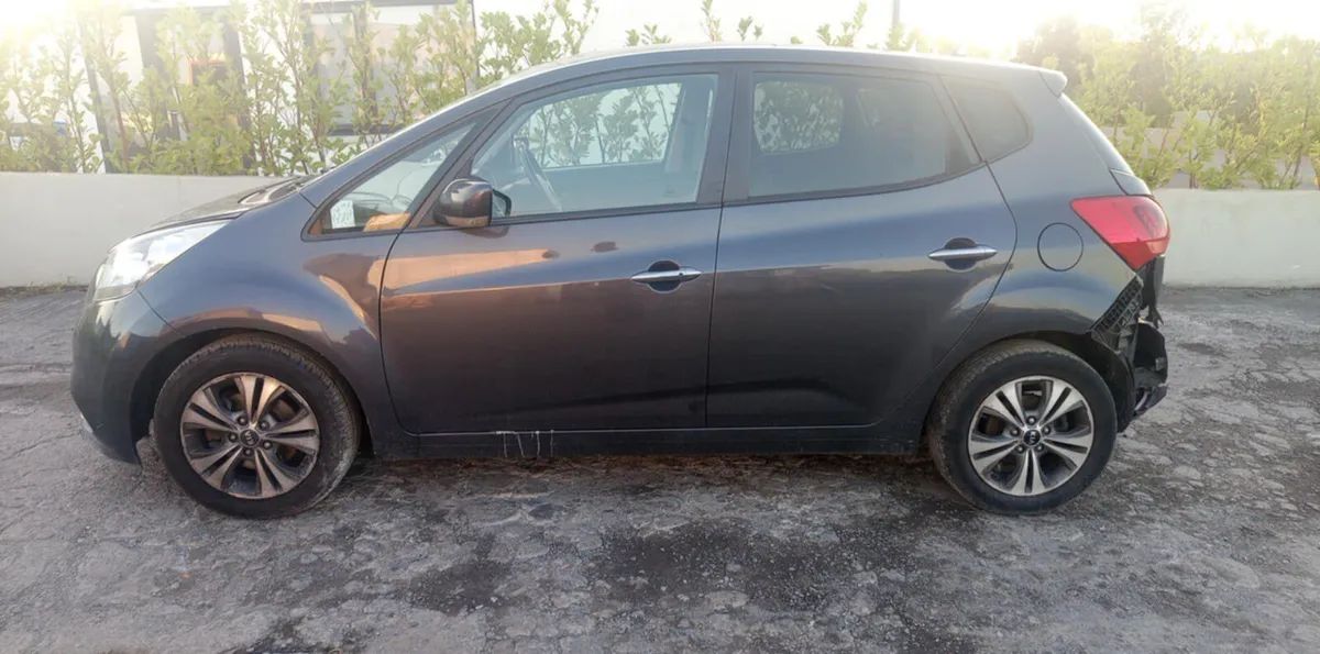 2017 KIA VENGA  1.6 DIESEL FOR BREAKING! - Image 4