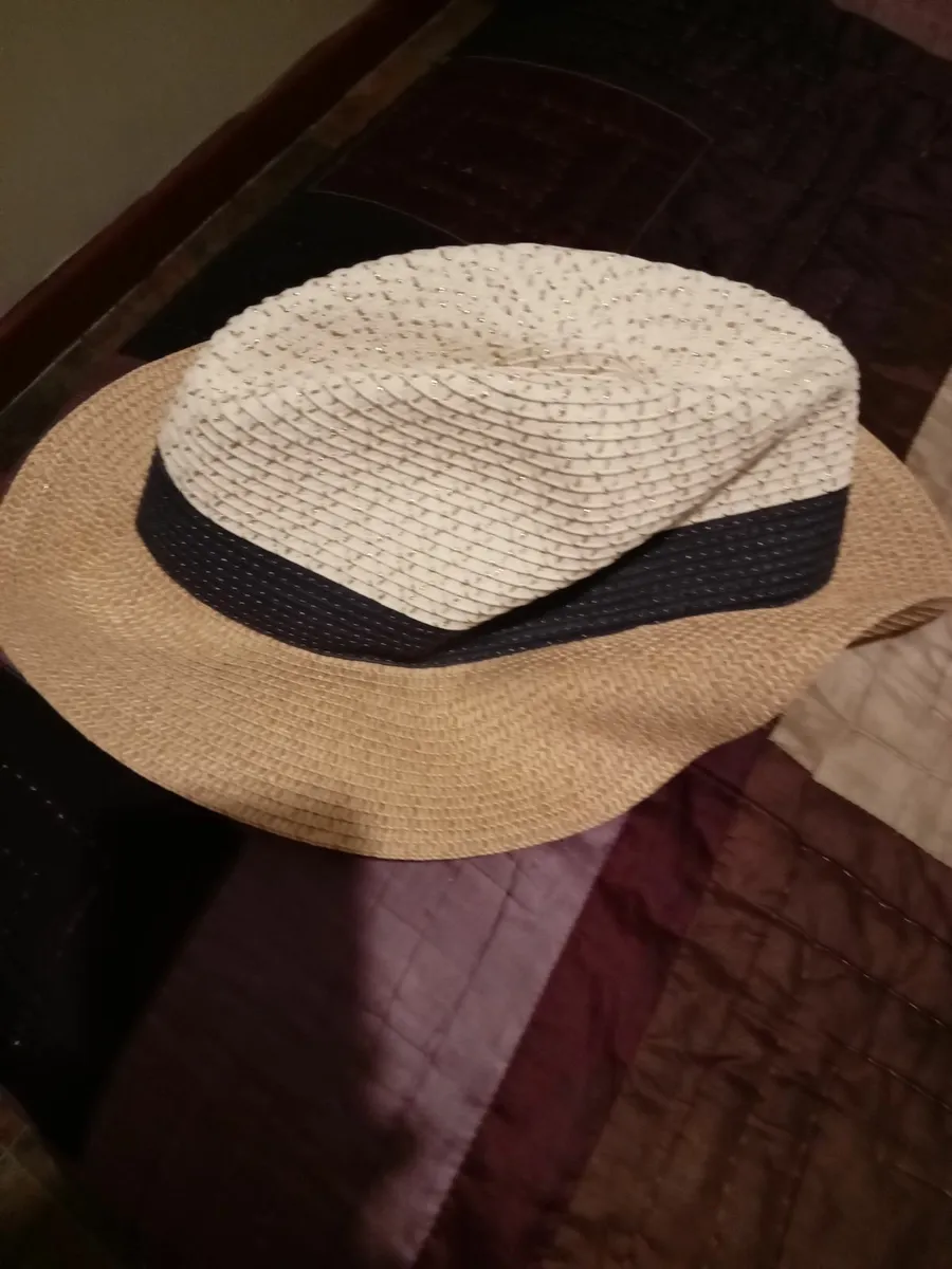 Ladies clothes - Image 1