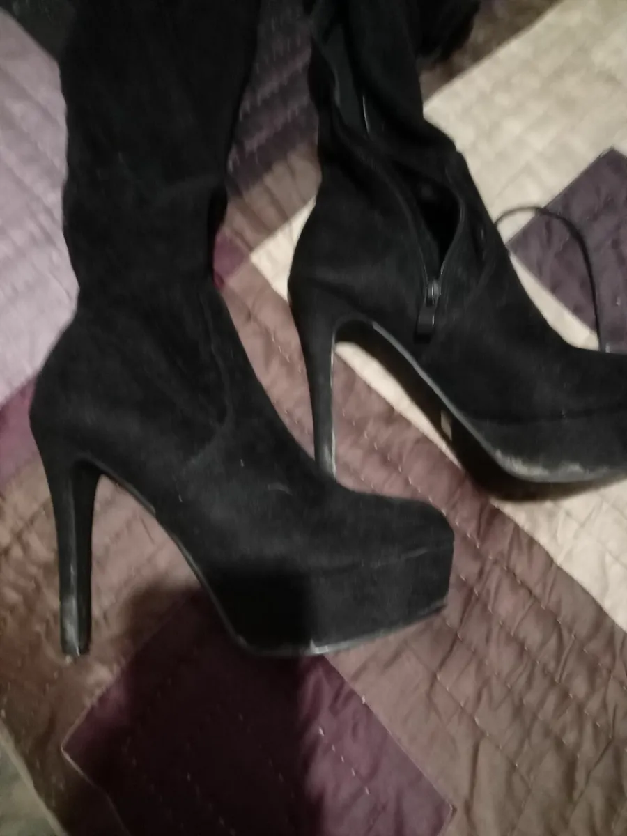 Boots and sandals - Image 2
