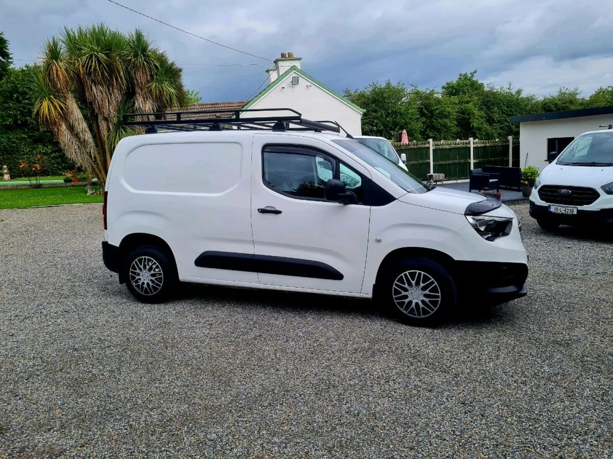 2021 Opel combo 3 seater - Image 3