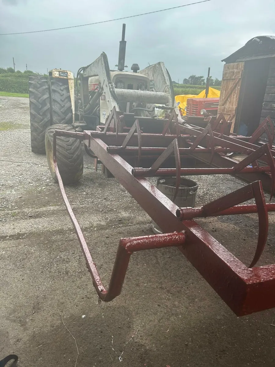 Eight Bale Grab - Image 3