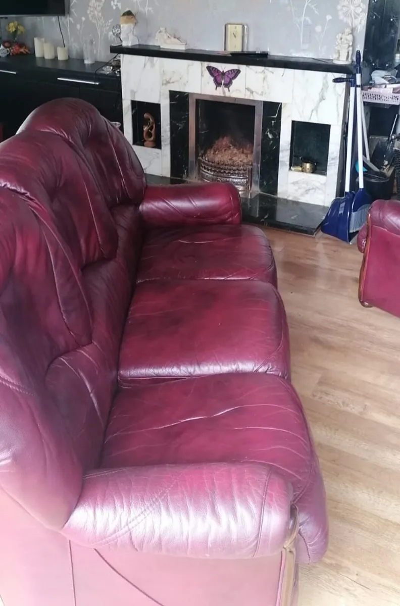Leather couch 3 and 2 seater - Image 4