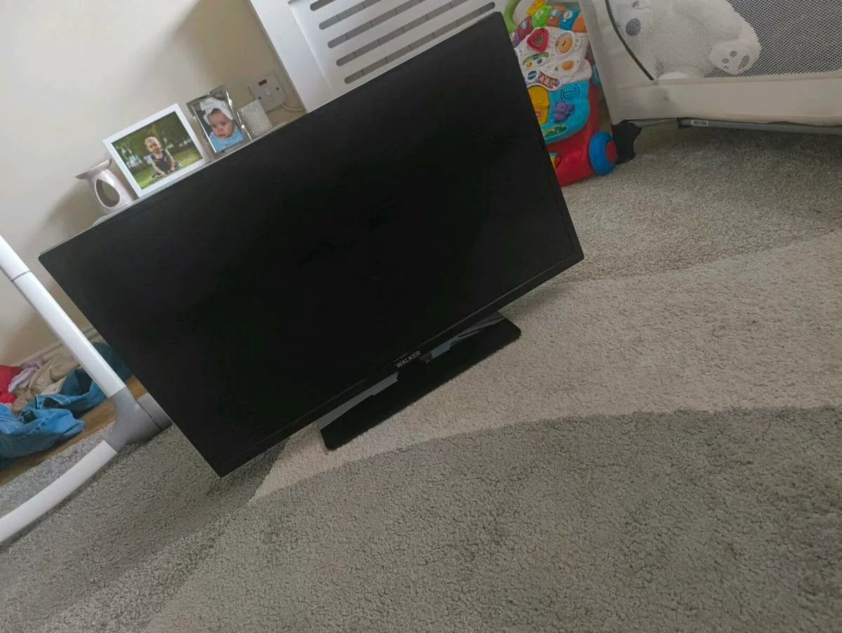 Walker Smart TV 32 Inch Brand New - Image 2