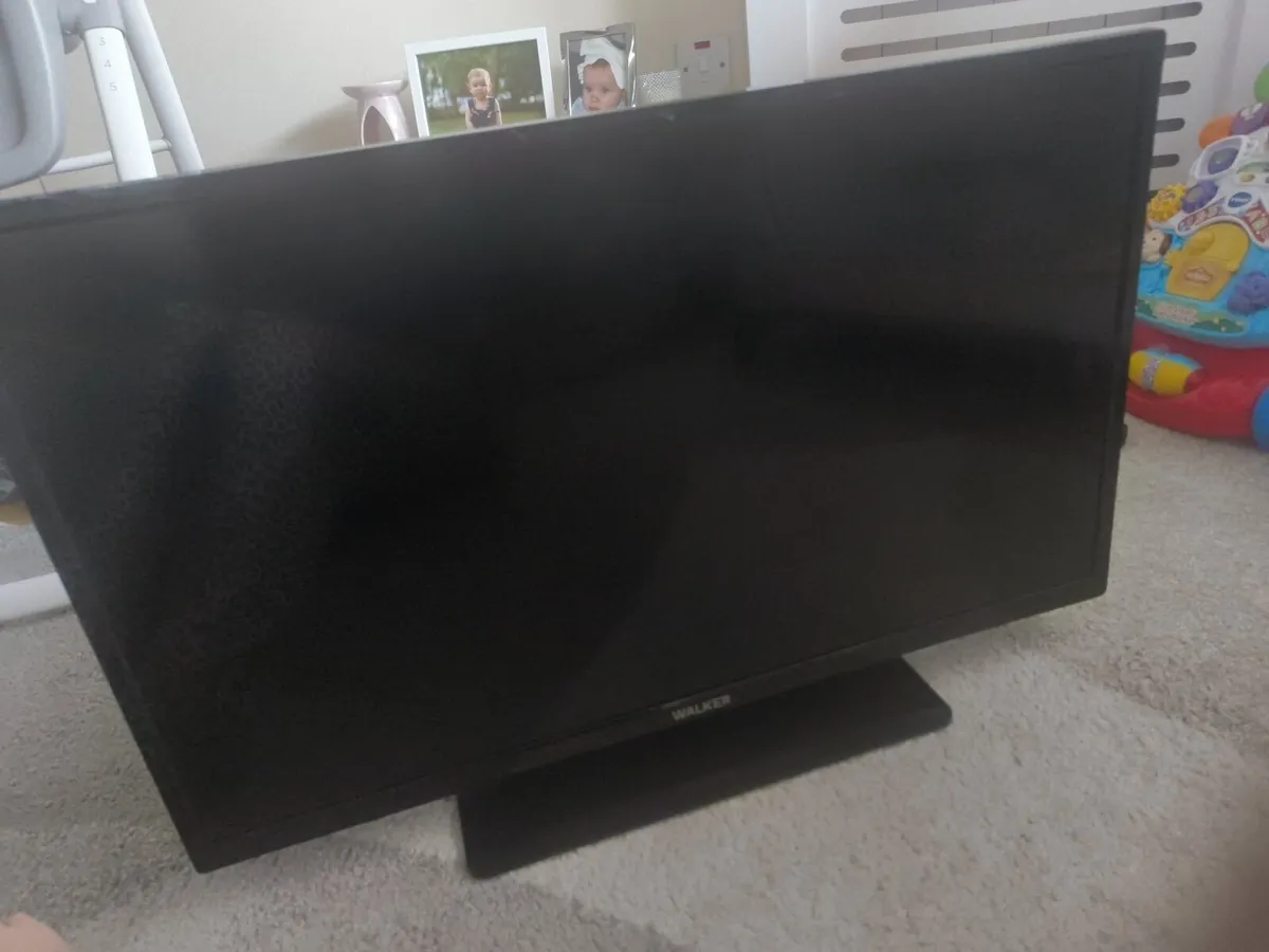 Walker Smart TV 32 Inch Brand New - Image 1
