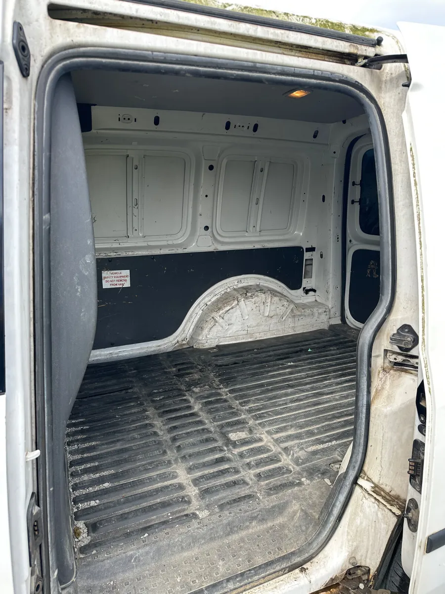 Volkswagen Caddy 2012 TAX/DOE 02/26 - Image 4