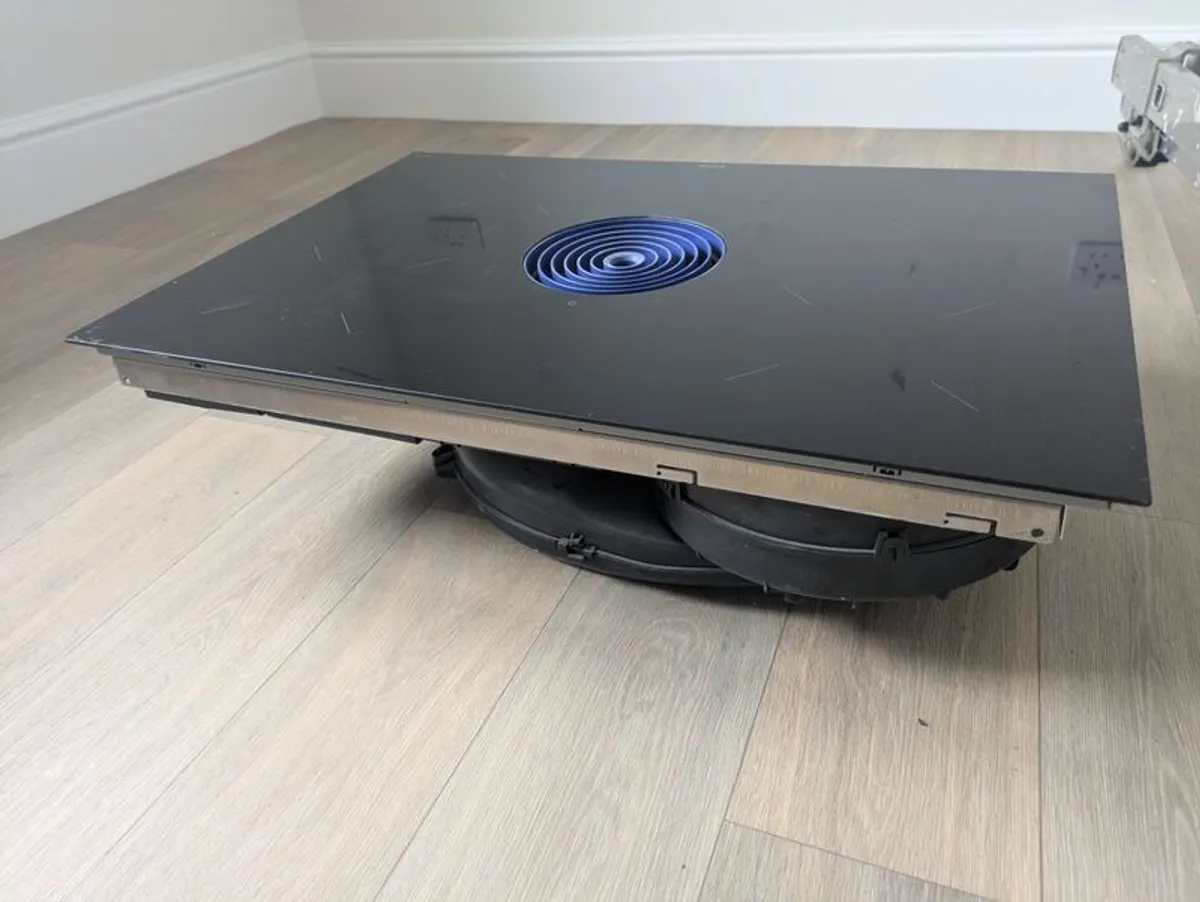 Induction Hob with Integrated Fan - Image 1