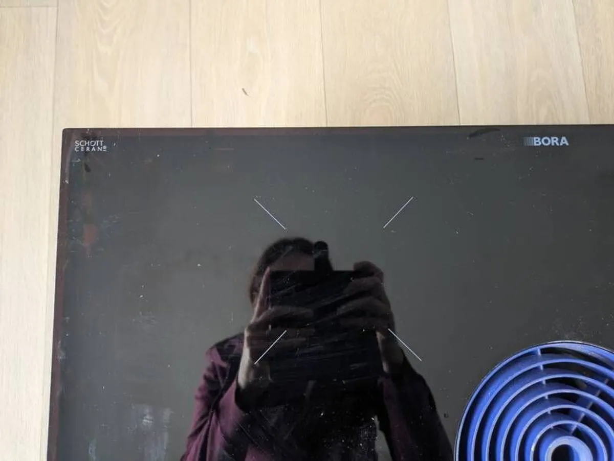 Induction Hob with Integrated Fan - Image 2