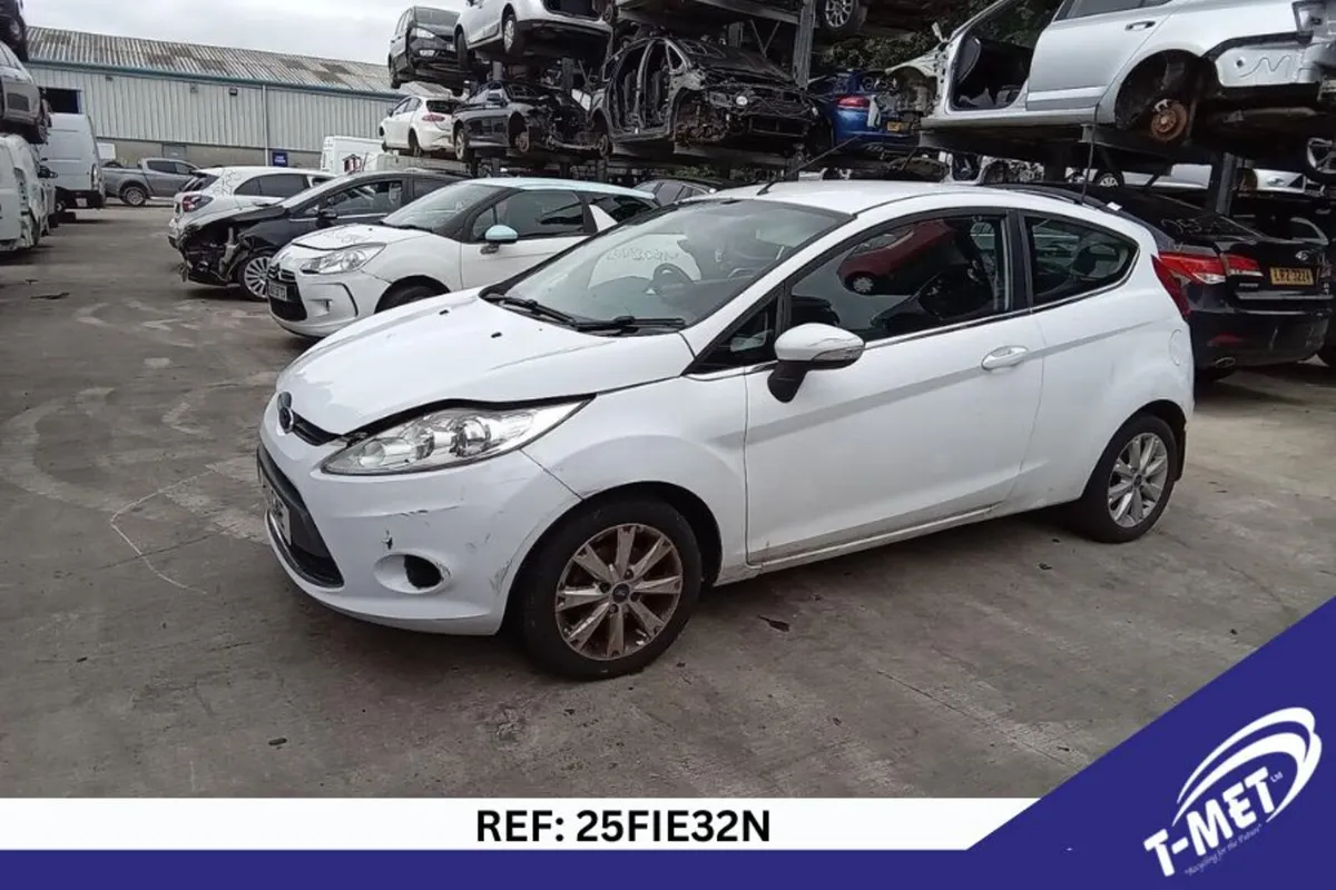 2011 FORD FIESTA BREAKING FOR PARTS - Image 1