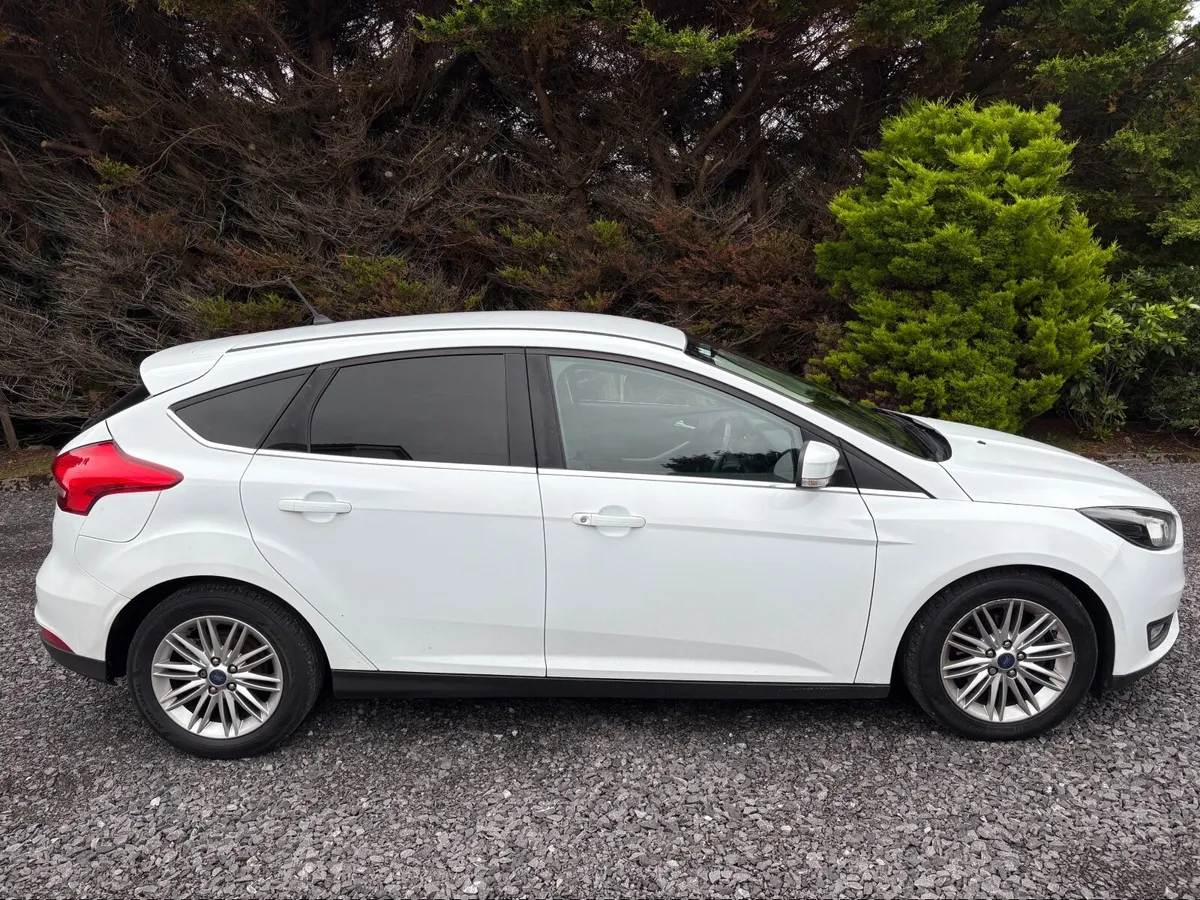 Ford Focus 2017 - Image 2