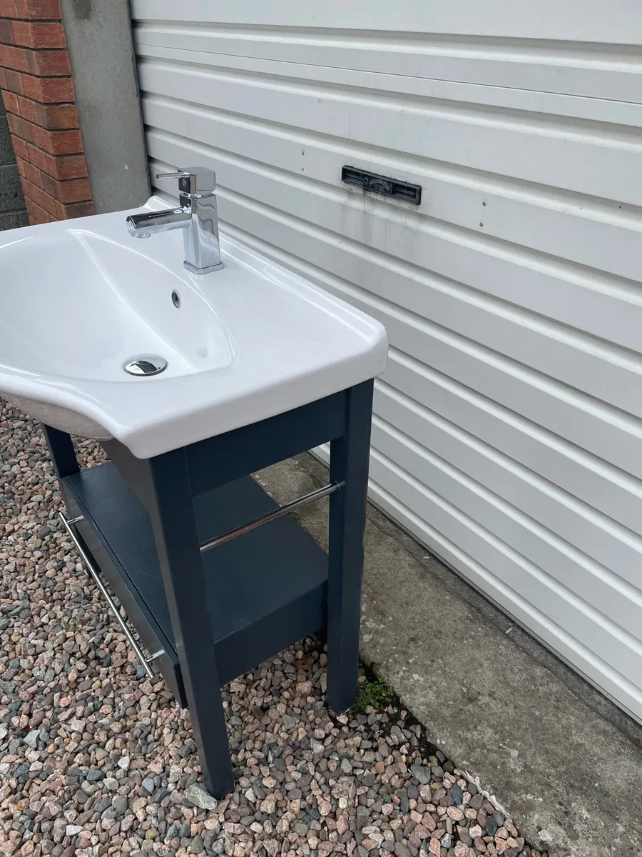 Bathroom sink and unit - Image 3
