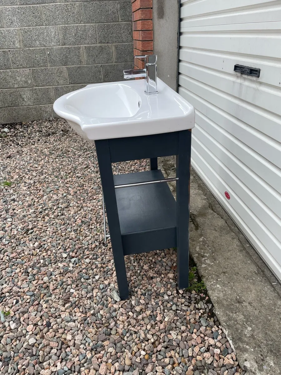 Bathroom sink and unit - Image 4