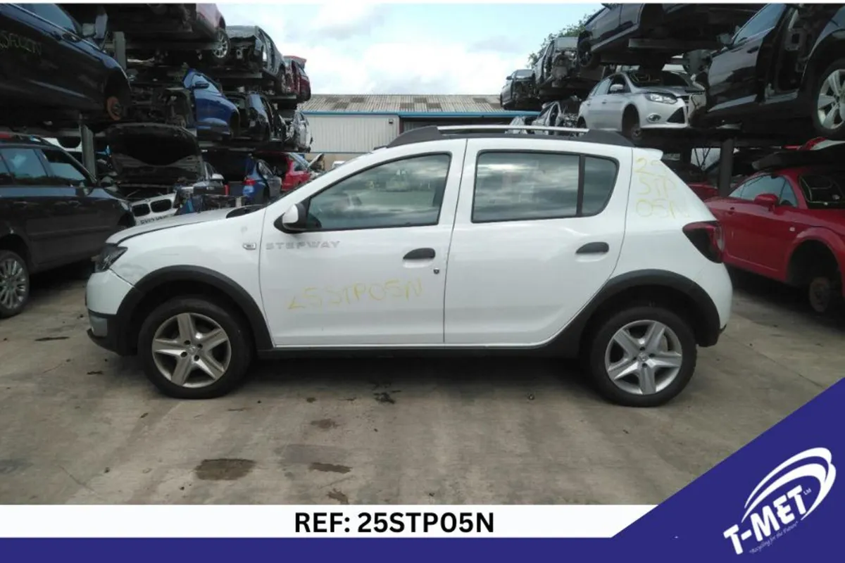 2015 DACIA SANDERO STEPWAY BREAKING FOR PARTS - Image 2