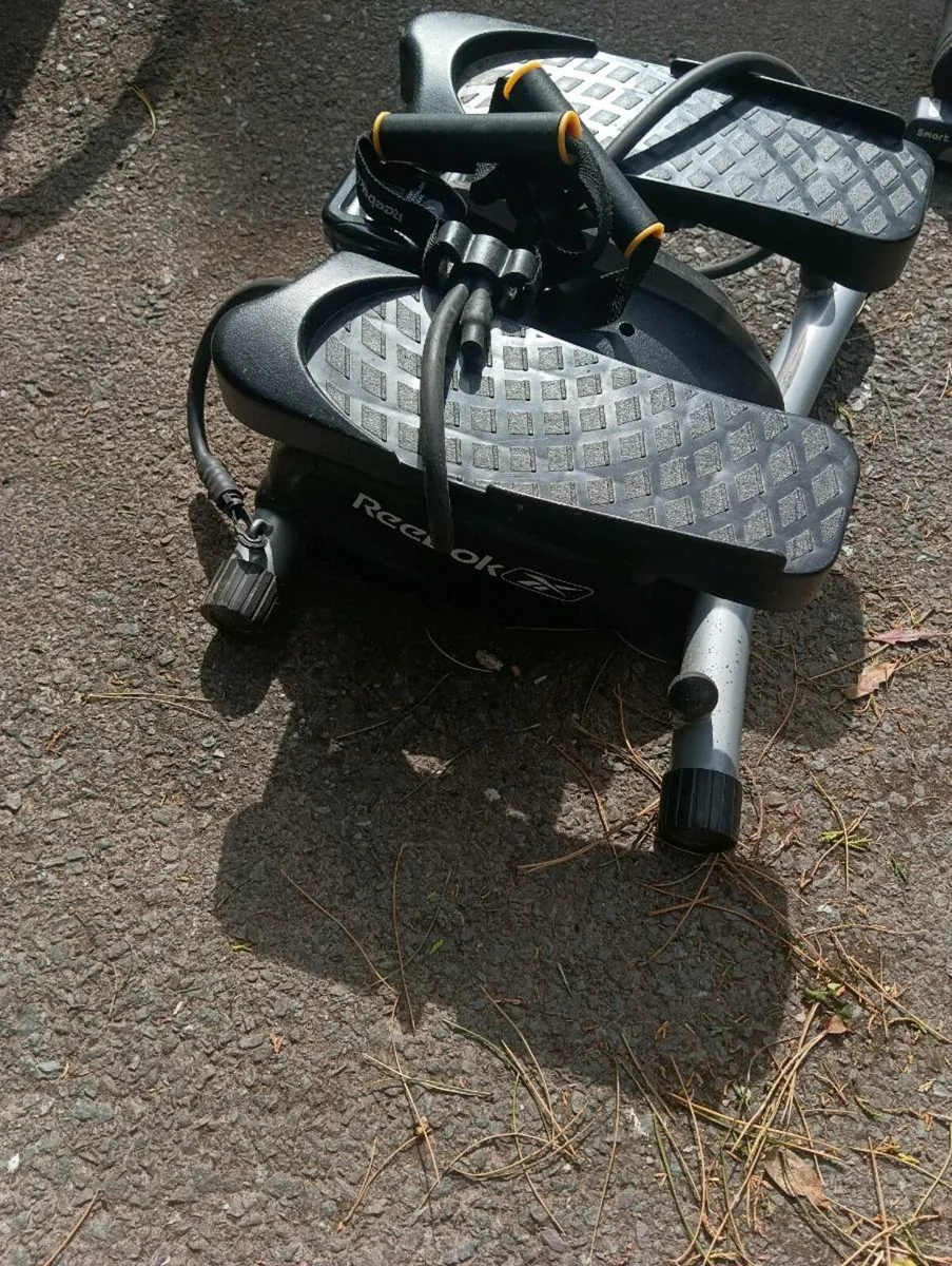 Fitness equipment 2 for 20 working like new - Image 3