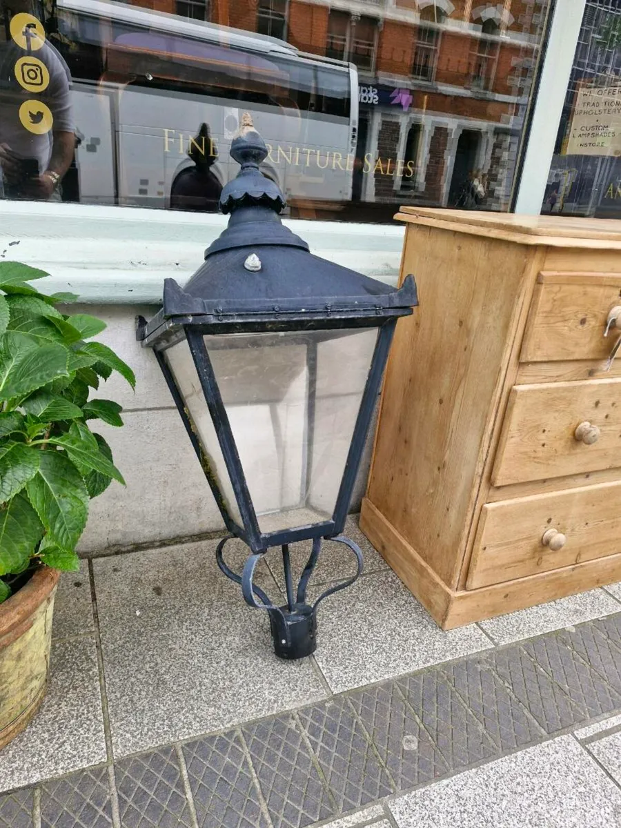 Large Windsor Street Lights - Image 1