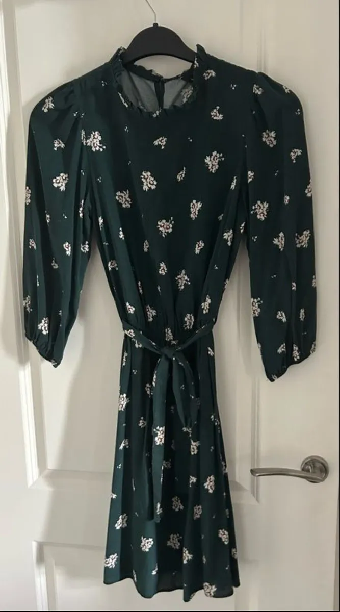 New Look Green Floral midi dress BNWT - Image 1