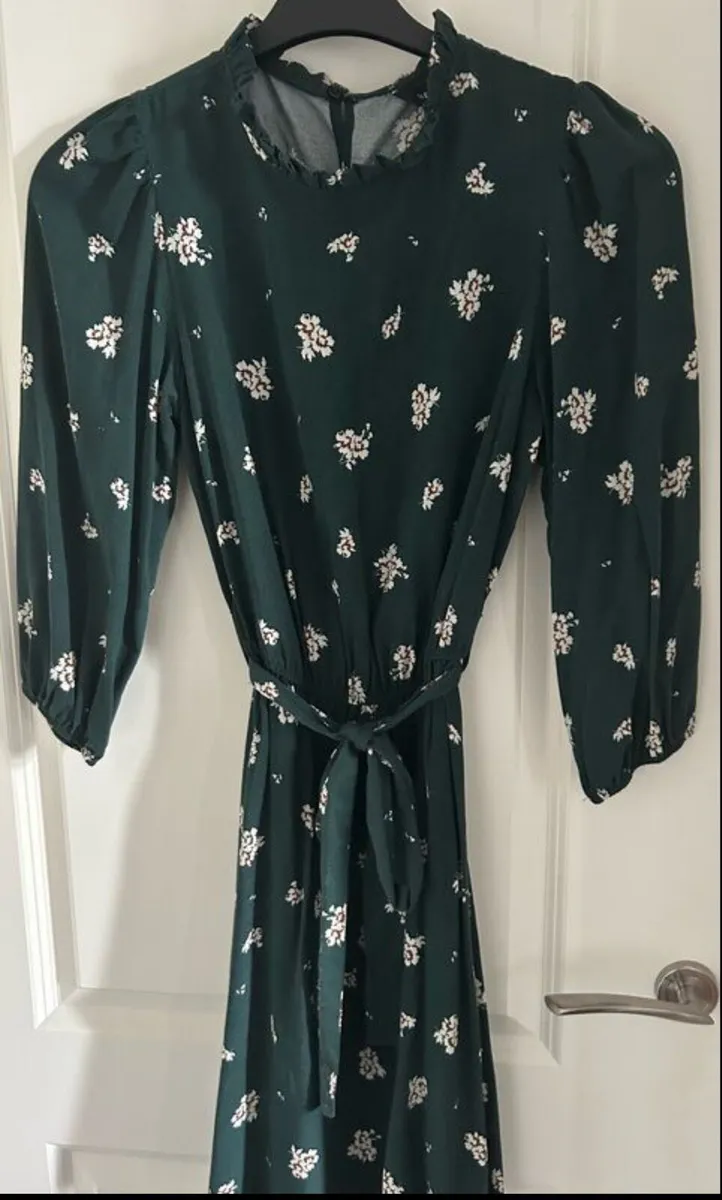 New Look Green Floral midi dress BNWT - Image 2