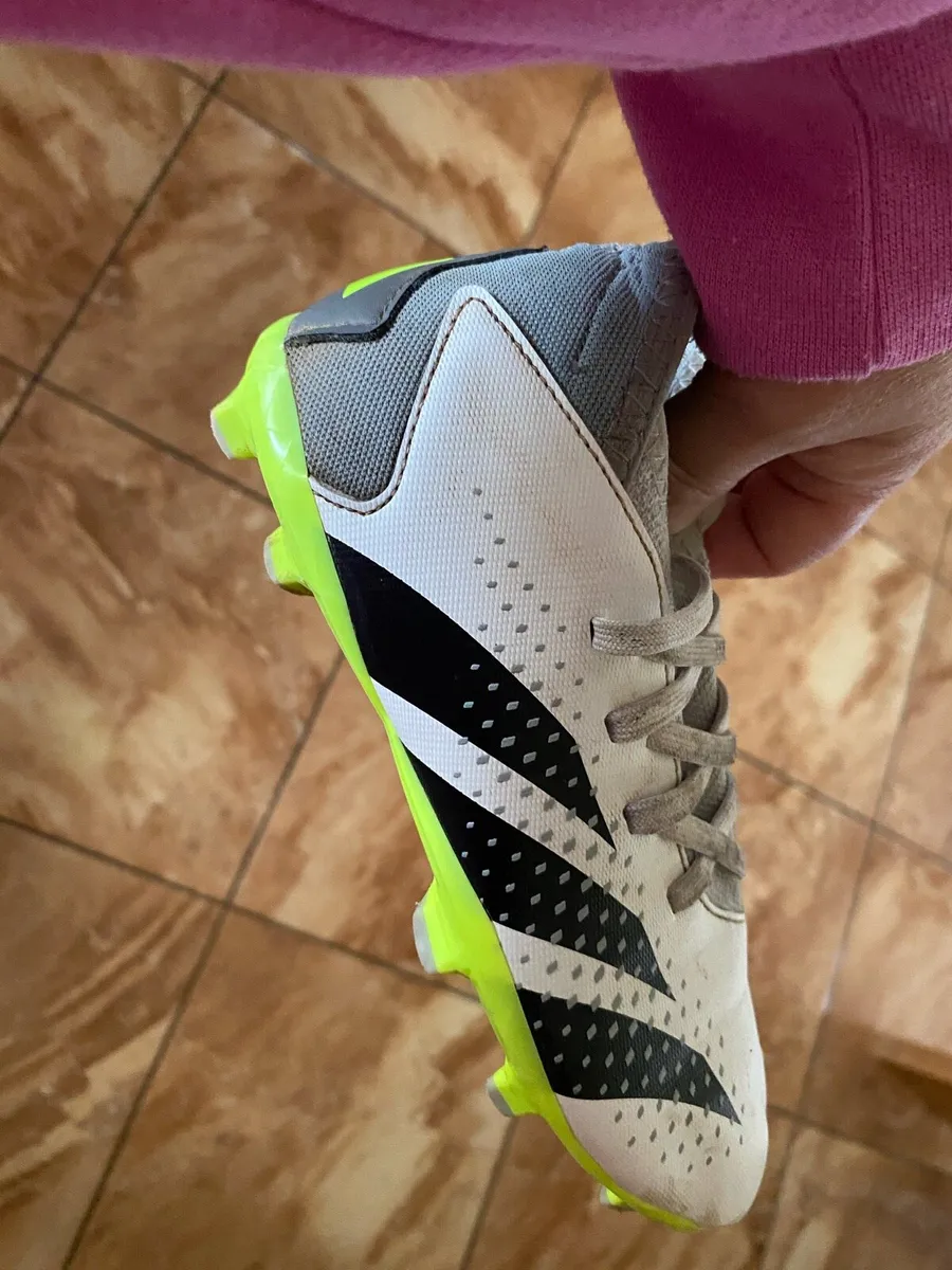 Predator football boots size 13 - Image 1