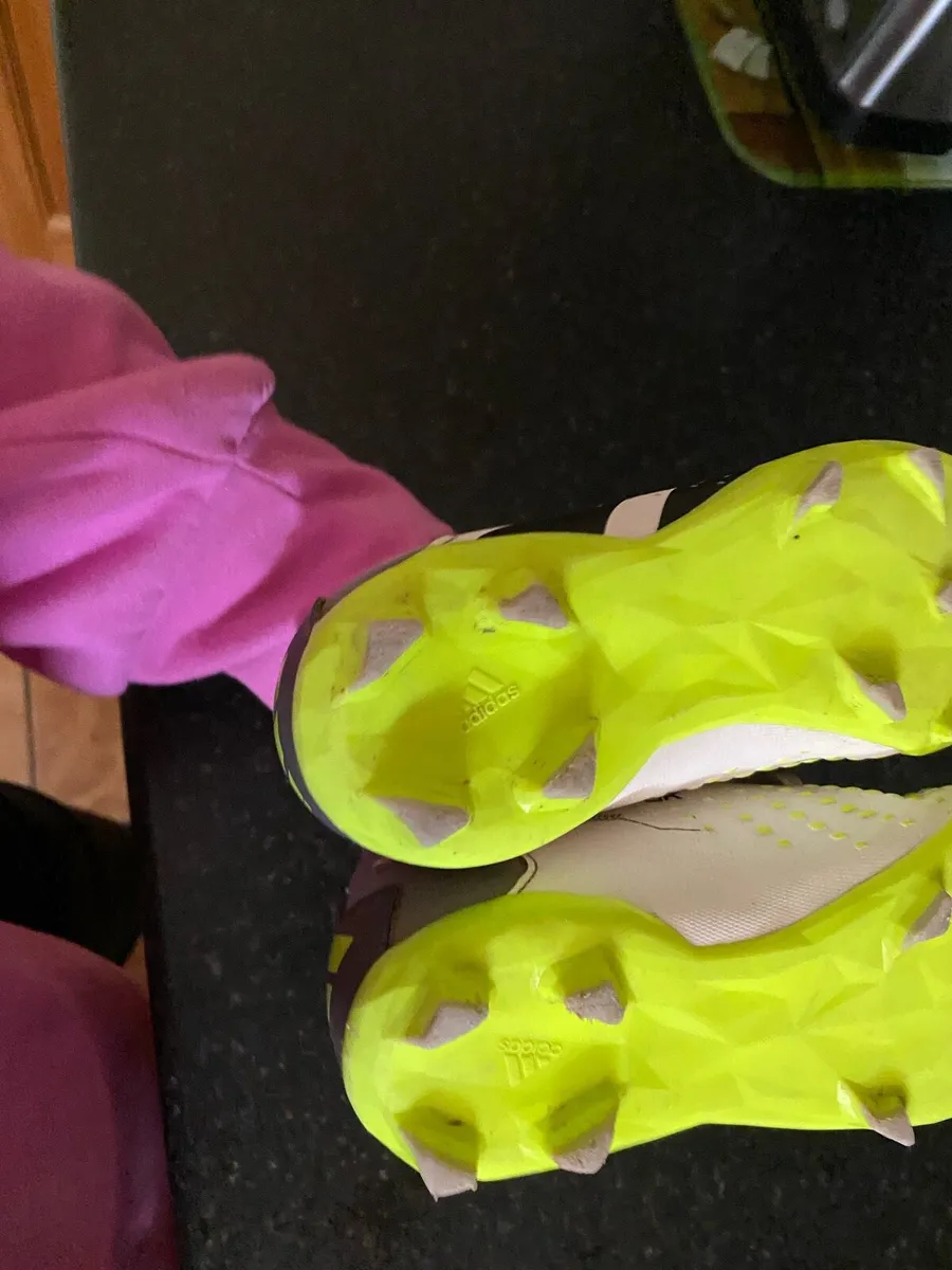 Predator football boots size 13 - Image 2