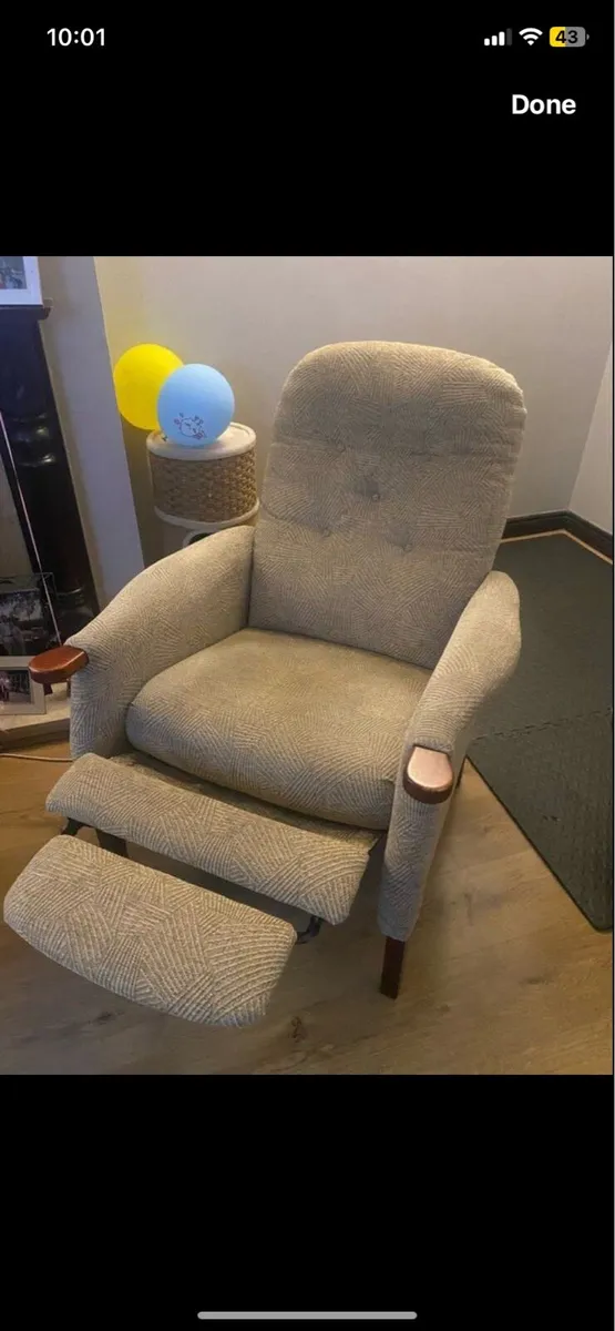 Manual recliner armchair size extra large - Image 1