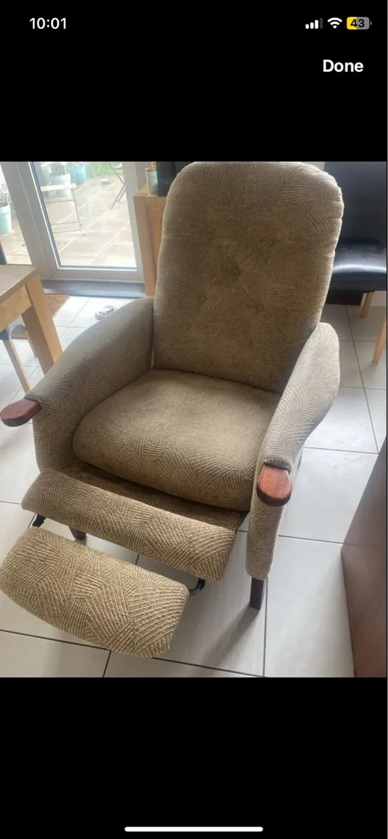 Manual recliner armchair size extra large - Image 3