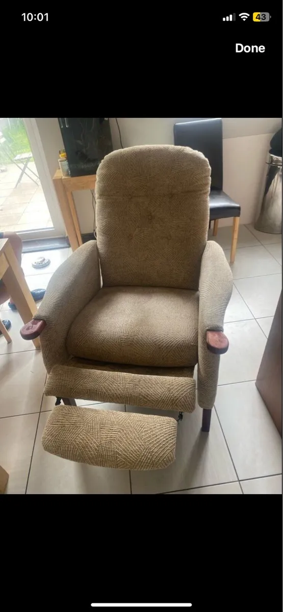Manual recliner armchair size extra large - Image 4