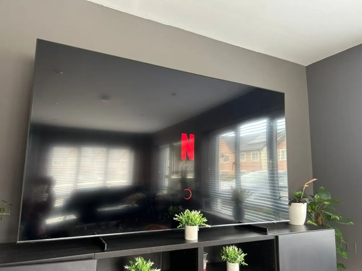 Samsung 85 Inch Q60c Qled 4k Tv - Image 1