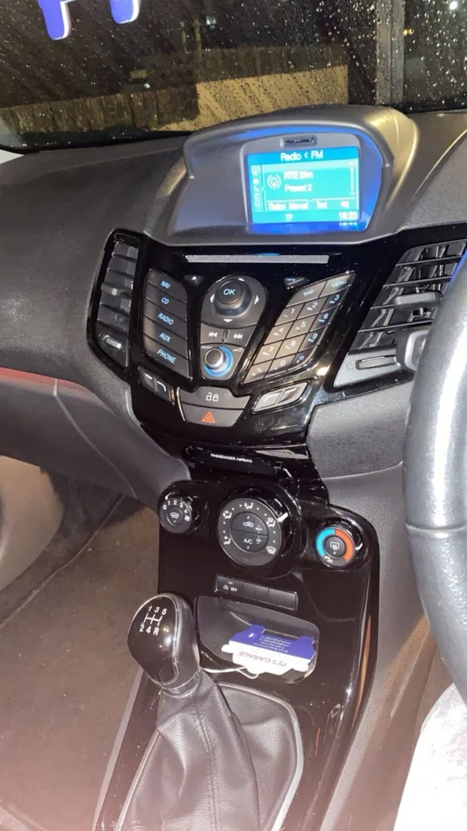 Ford fiesta - Image 4